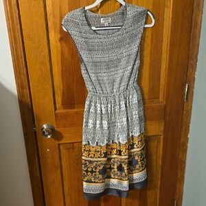 Elegant Black and Gold Patterned Midi Dress